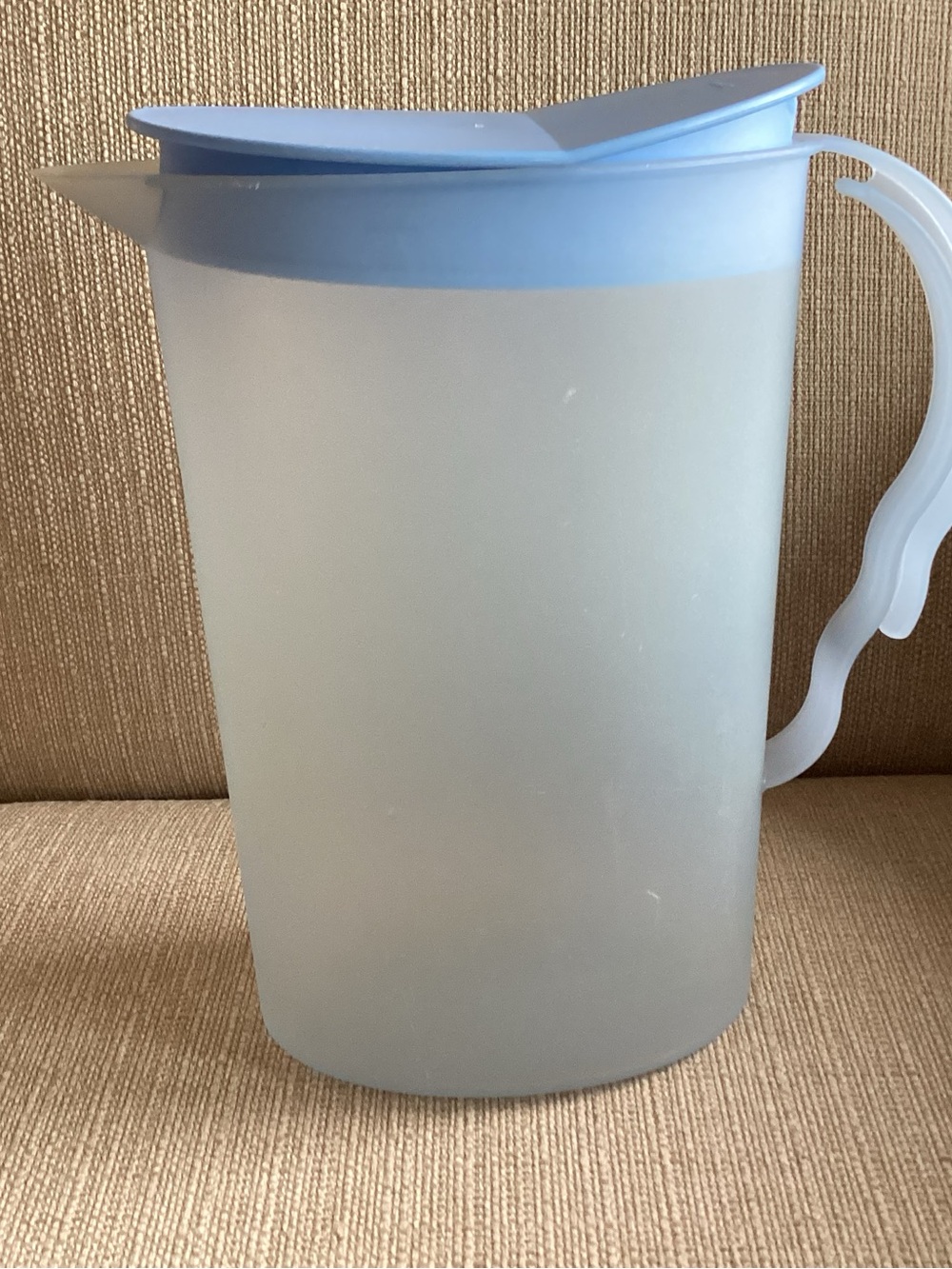 Tupperware pitcher Tupperware Pitcher 3333B Baby Blue Impressions Slim